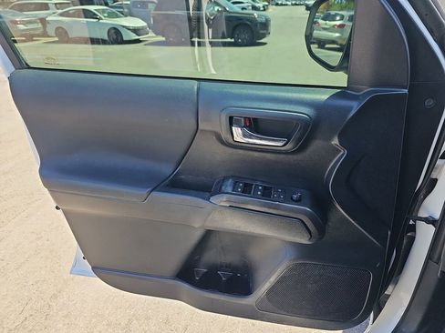 Used 2019 Toyota Tacoma TRD Off-Road AWD/4WD image 30