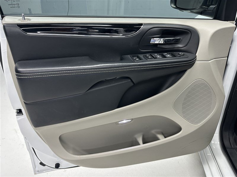 Used 2017 Dodge Grand Caravan SXT FWD image 20