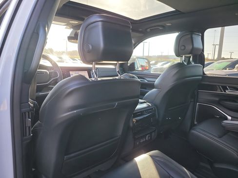 Used 2023 Jeep Wagoneer Series II w/ Premium Group I image 13