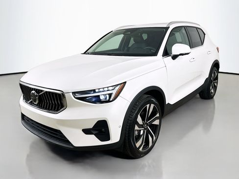 Used 2024 Volvo XC40 B5 Plus w/ Climate Package AWD/4WD image 1