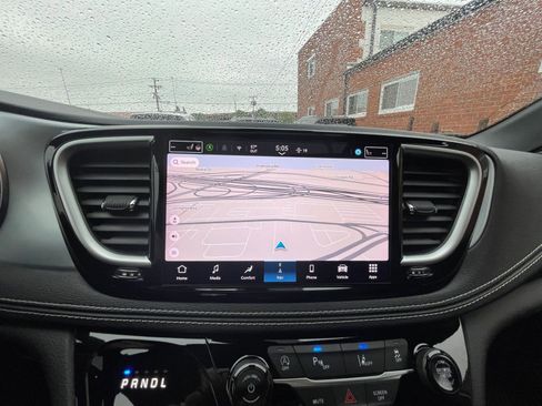 Used 2025 Chrysler Pacifica Limited FWD image 20