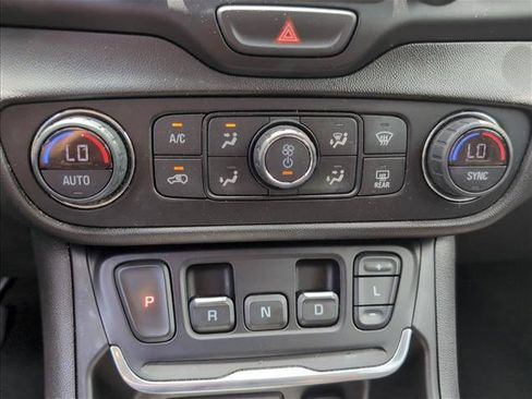 Used 2020 GMC Terrain SLT AWD/4WD image 15