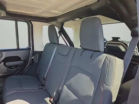 Used 2026 Jeep Wrangler Unlimited Rubicon AWD/4WD image 13