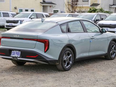 New 2026 Kia K4 LXS image 8