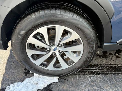 Certified 2025 Subaru Outback Premium w/ Popular Package #1A image 8