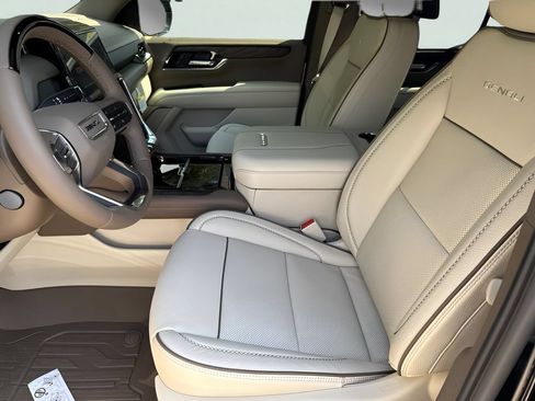 New 2026 GMC Yukon Denali w/ Denali Reserve Package AWD/4WD image 9