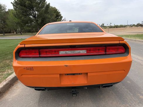 Used 2012 Dodge Challenger SXT RWD image 6