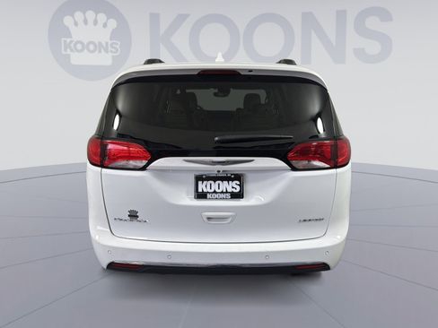 Used 2019 Chrysler Pacifica Limited w/ Tire & Wheel Group image 5