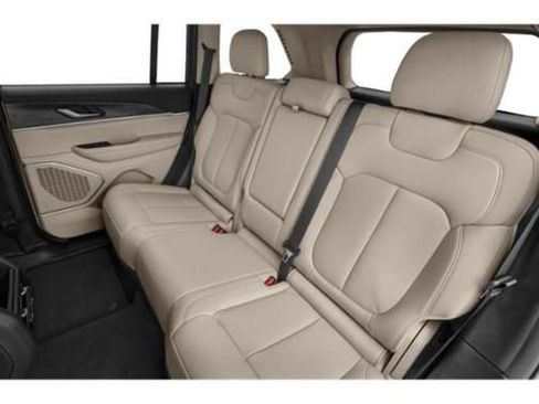 Used 2023 Jeep Grand Cherokee Overland w/ Adv Protech Group III AWD/4WD image 13