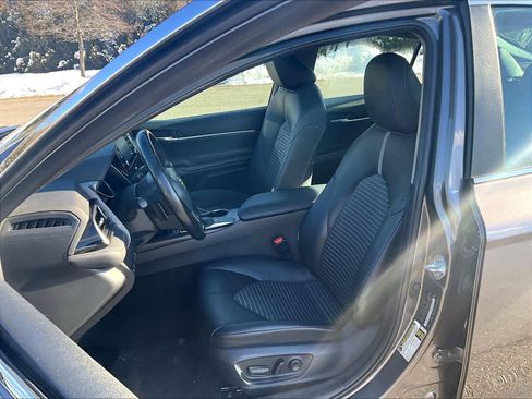 Used 2023 Toyota Camry SE image 10