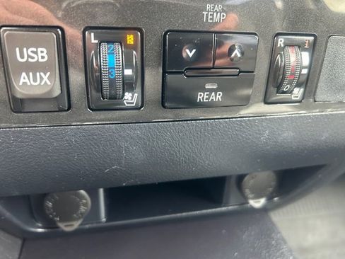 Used 2019 Toyota Sequoia Platinum AWD/4WD image 24