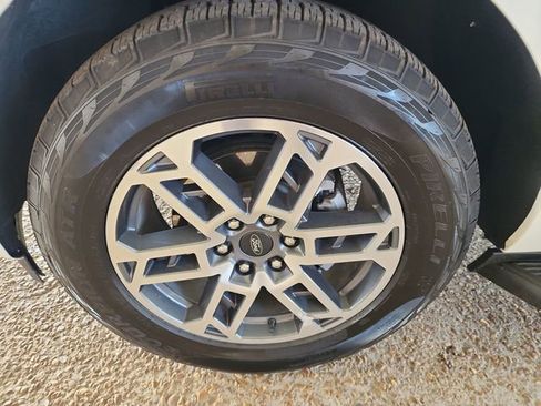 Used 2025 Ford Expedition Active image 28