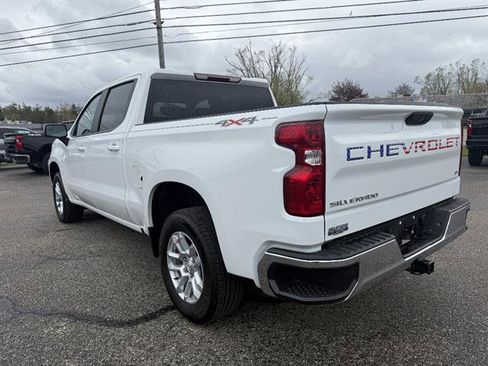 Used 2022 Chevrolet Silverado 1500 LT AWD/4WD image 4