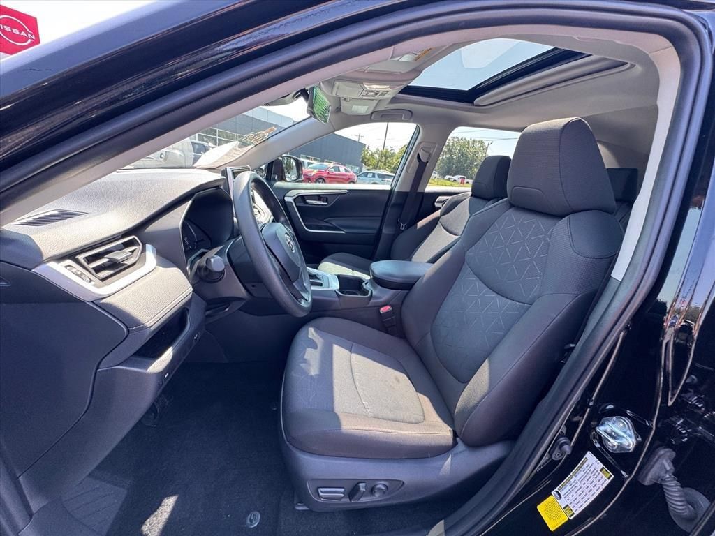 Used 2025 Toyota RAV4 XLE w/ Convenience Package FWD image 17