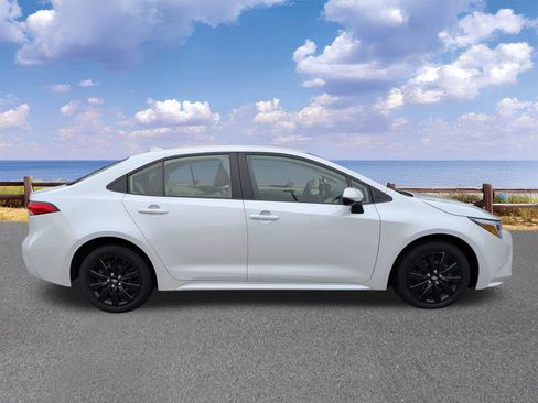 Used 2025 Toyota Corolla LE image 7