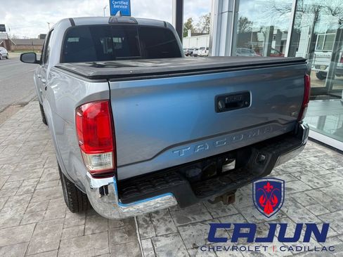 Used 2019 Toyota Tacoma SR5 RWD image 3