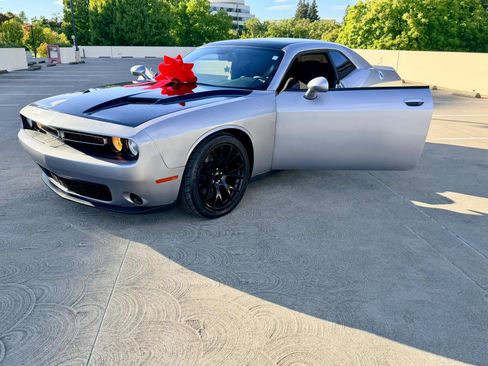 Used 2015 Dodge Challenger R/T w/ Quick Order Package 28B R/T RWD image 41
