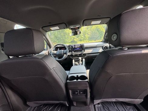 Used 2025 Chevrolet Colorado Trail Boss image 34