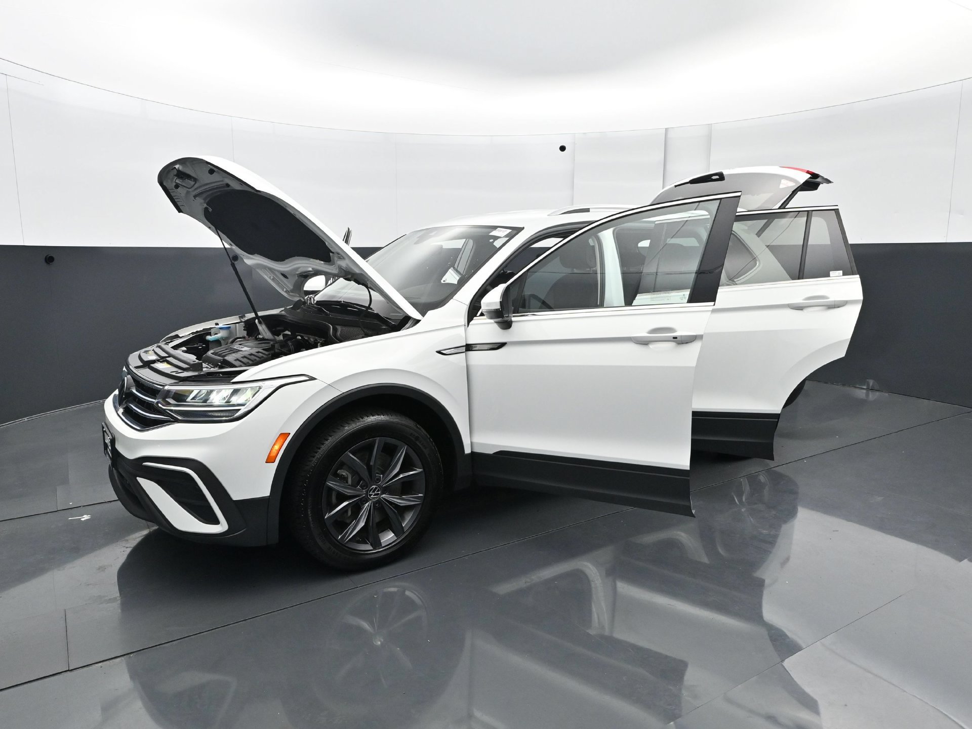 Used 2022 Volkswagen Tiguan SE FWD image 31