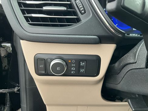 Used 2020 Ford Escape Titanium AWD/4WD image 16