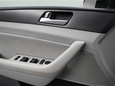 Used 2017 Hyundai Sonata Sport image 7