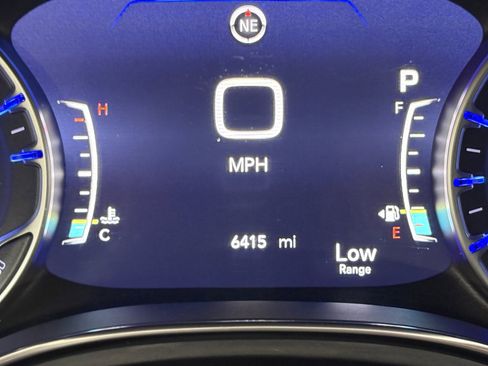 Used 2025 Chrysler Pacifica Limited image 36