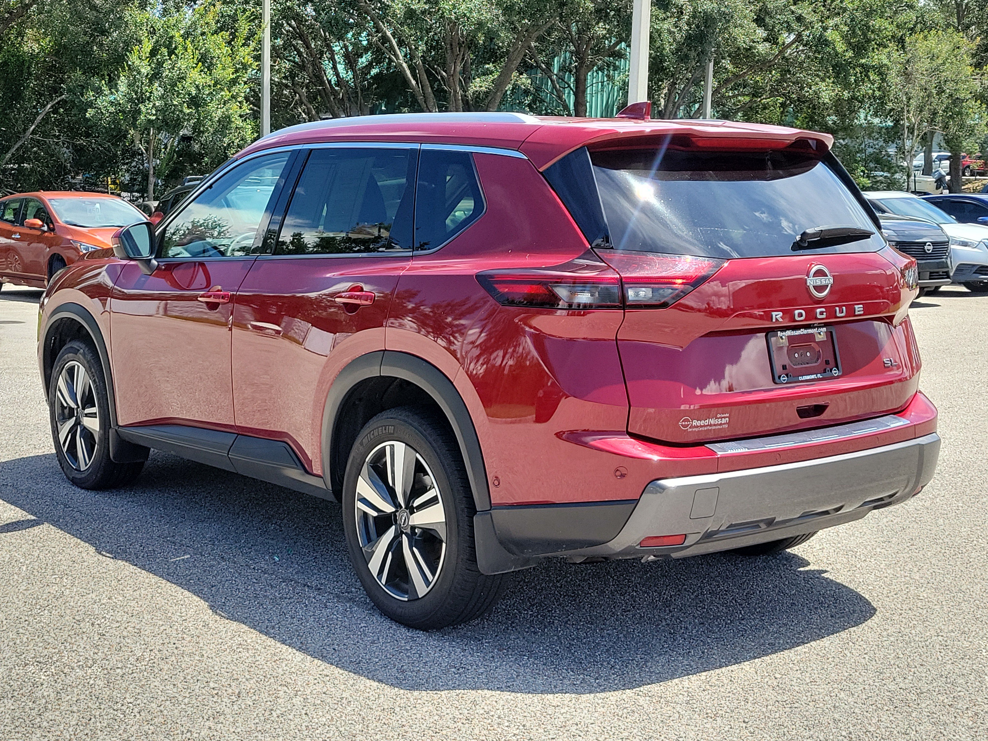Certified 2025 Nissan Rogue SL FWD image 8