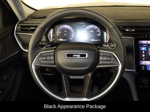 Used 2023 Jeep Grand Cherokee Limited w/ Luxury Tech Group II AWD/4WD image 7