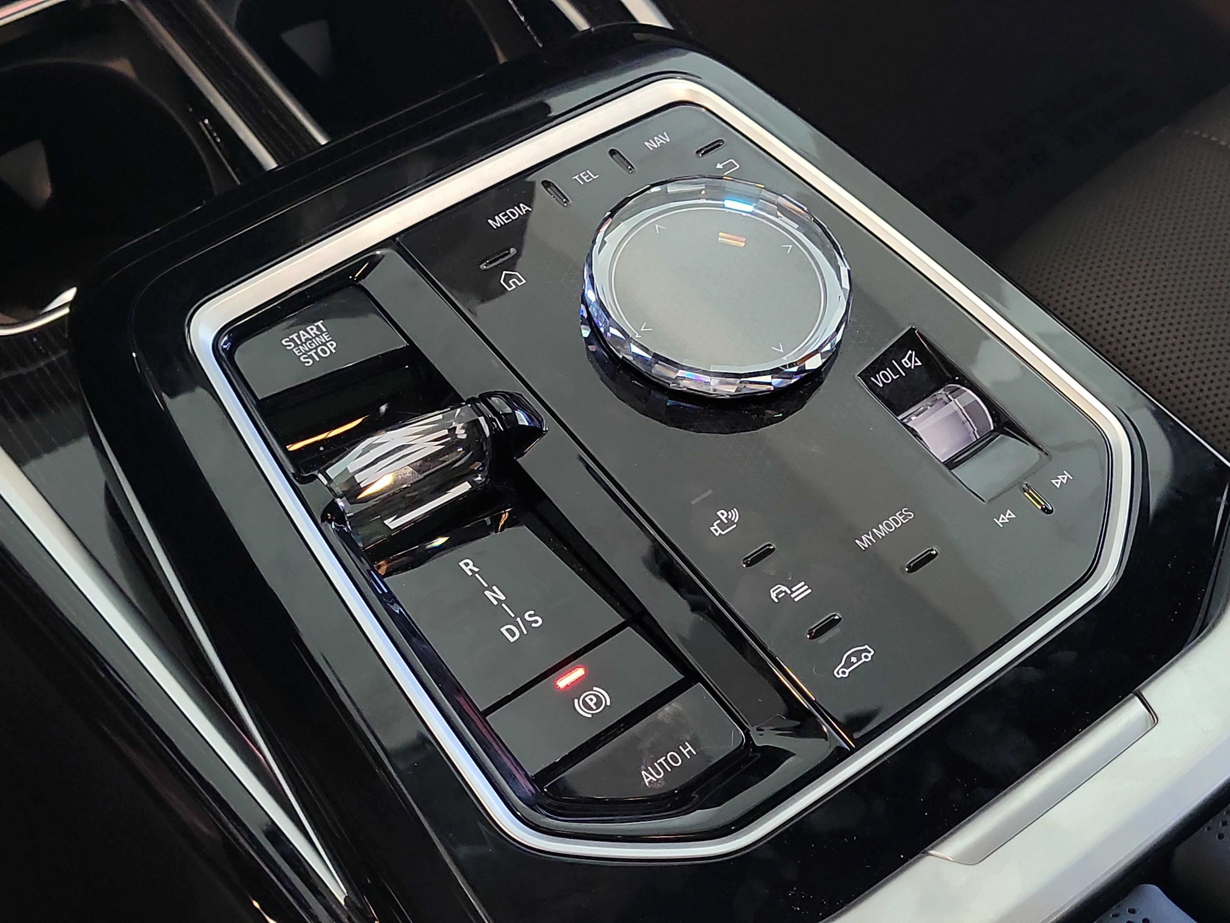 New 2026 BMW 740i w/ Premium Package RWD image 19