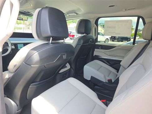 New 2026 Lincoln Navigator Premiere AWD/4WD image 10