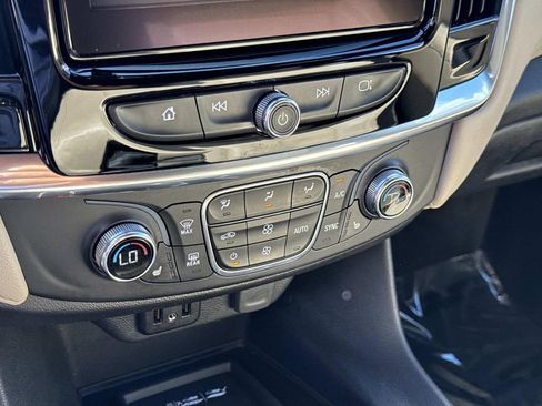 Used 2022 Chevrolet Traverse LT image 26