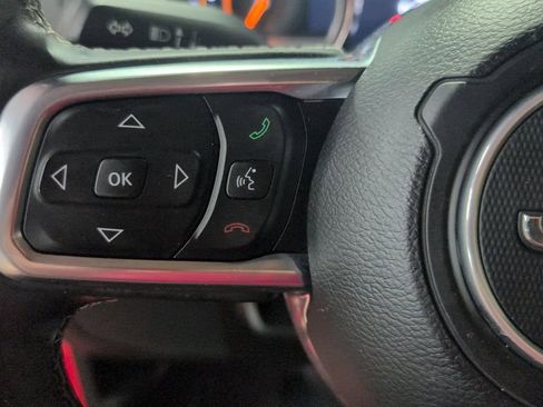 Used 2018 Jeep Wrangler Unlimited Sahara w/ Uconnect 4C Nav & Sound Group AWD/4WD image 10