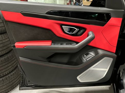 Used 2022 Lamborghini Urus image 16