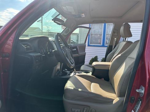 Used 2017 Toyota 4Runner SR5 Premium image 16