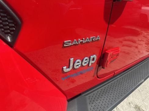 Used 2022 Jeep Wrangler Unlimited Sahara w/ Safety Group image 9