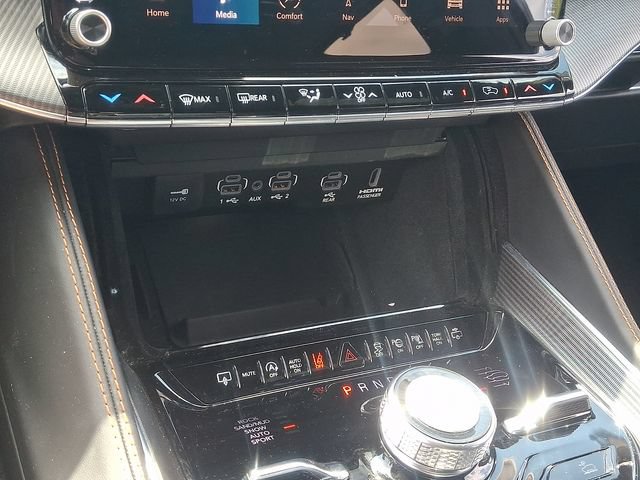 Used 2023 Jeep Grand Wagoneer Series III w/ Rear Seat Video Group 1 AWD/4WD image 15