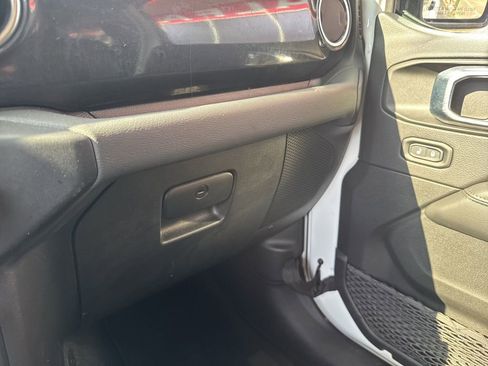 Used 2023 Jeep Wrangler Altitude image 43