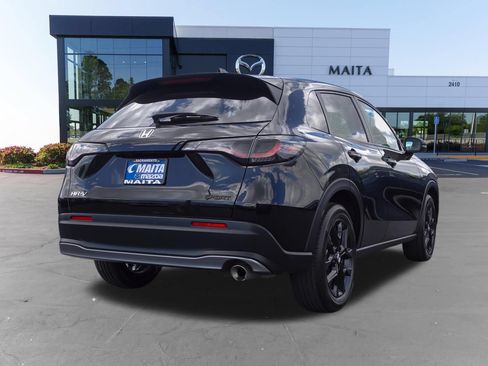 Used 2025 Honda HR-V Sport image 3