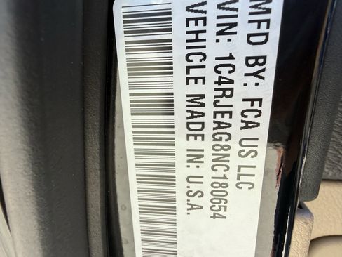 Used 2022 Jeep Grand Cherokee Laredo E RWD image 34