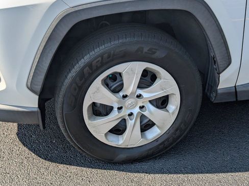 Used 2019 Toyota RAV4 LE FWD image 11