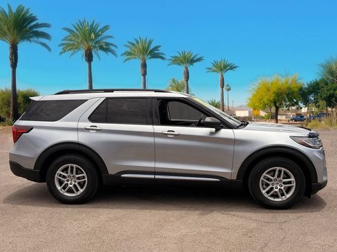 Certified 2025 Ford Explorer Active RWD image 5