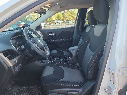 Used 2014 Jeep Cherokee Latitude w/ Cold Weather Group AWD/4WD image 5