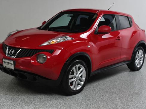 Used 2014 Nissan Juke S FWD image 2