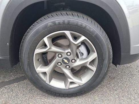 Used 2025 Chevrolet Trax LT FWD image 11