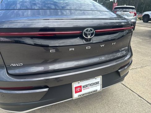 Used 2023 Toyota Crown Limited image 10