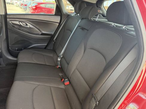 Used 2018 Hyundai Elantra GT FWD image 13