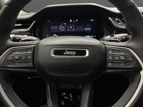 Used 2023 Jeep Grand Cherokee 4WD 4xe w/ Luxury Tech Group II image 18