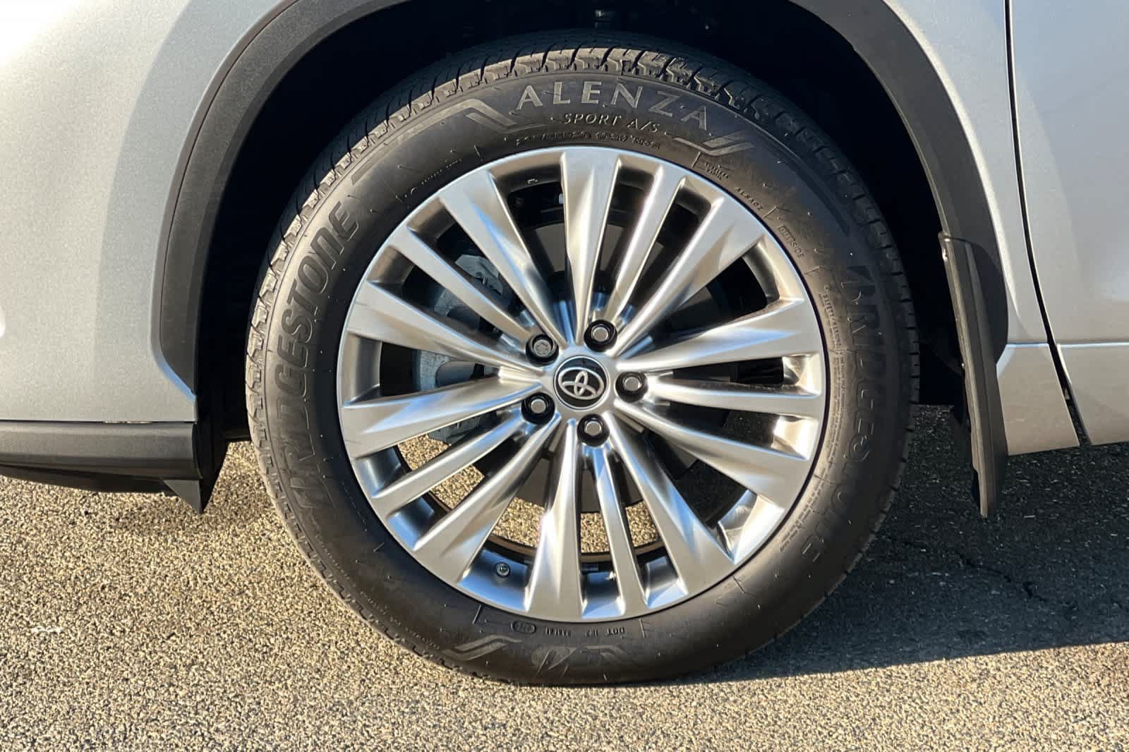 Used 2025 Toyota Highlander Platinum AWD/4WD image 13