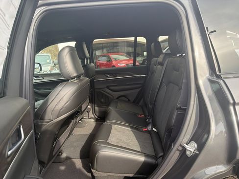 New 2026 Jeep Grand Cherokee Laredo image 19