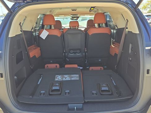 New 2026 Kia Carnival EX FWD image 10